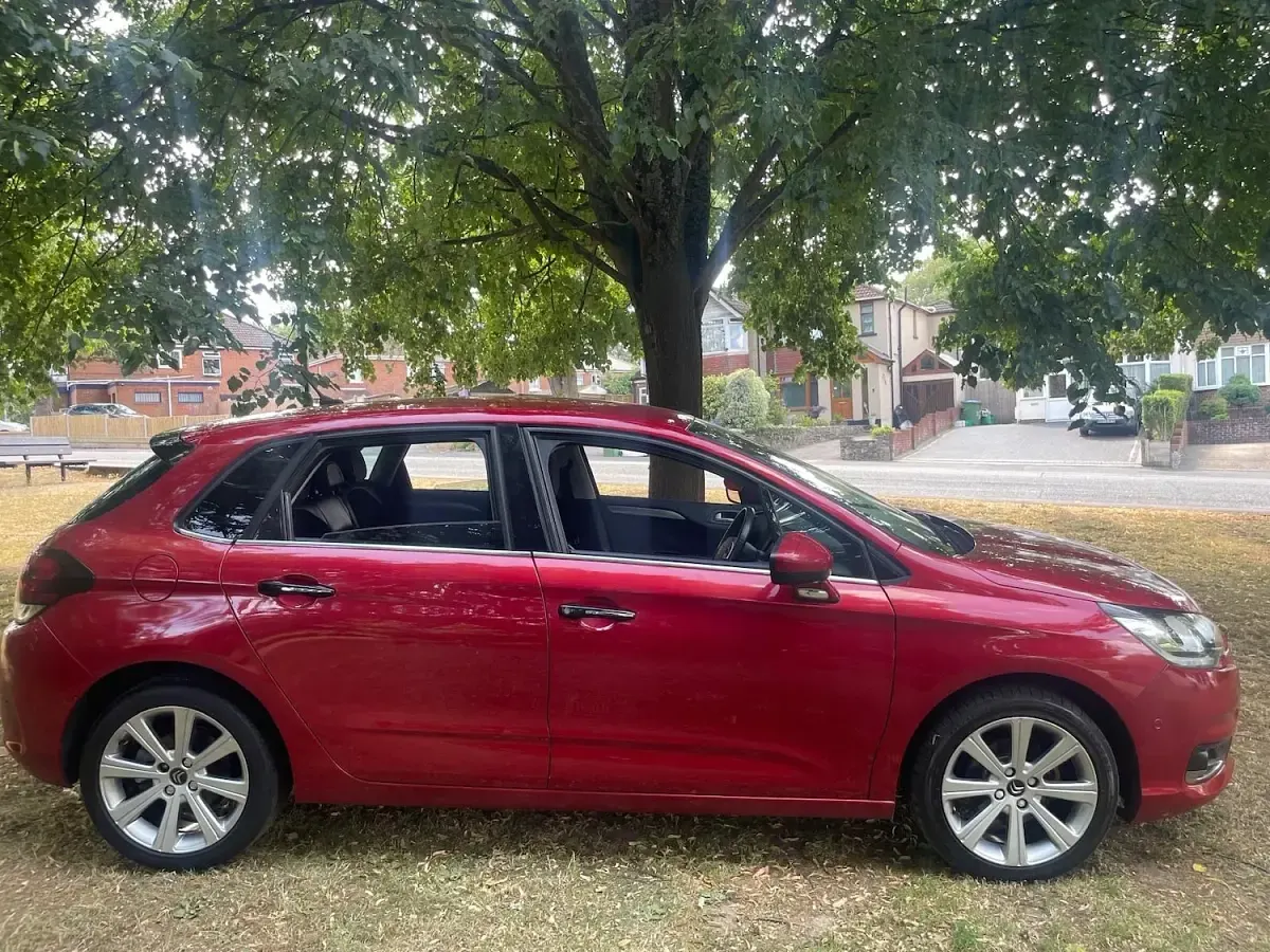Used Citroën C4 Flair 110 HP (80 kW) 2015 Red Hatchback