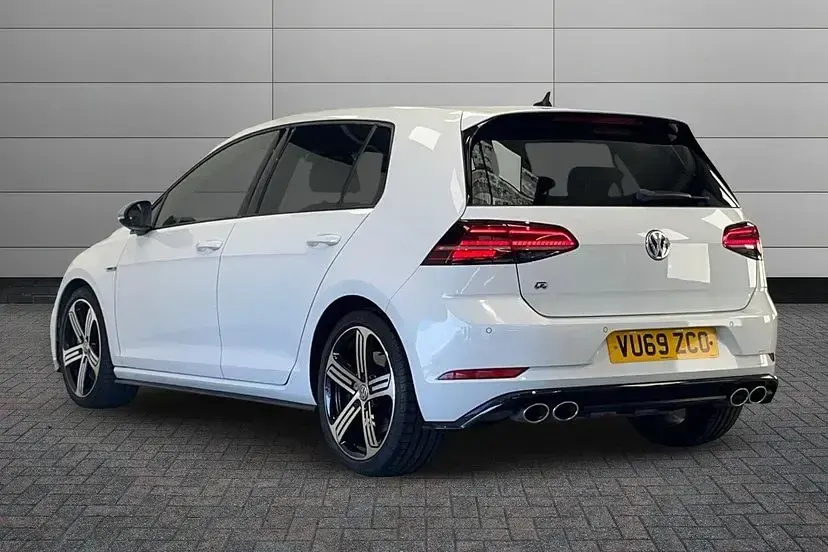 Used VW Golf VII R 300 HP (220 kW) 2019 Pure white Hatchback