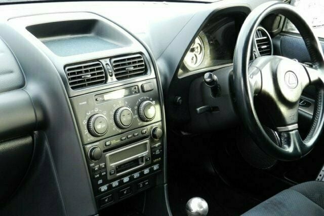 Used Lexus IS200 153 HP (112 kW) 2002 Sedan