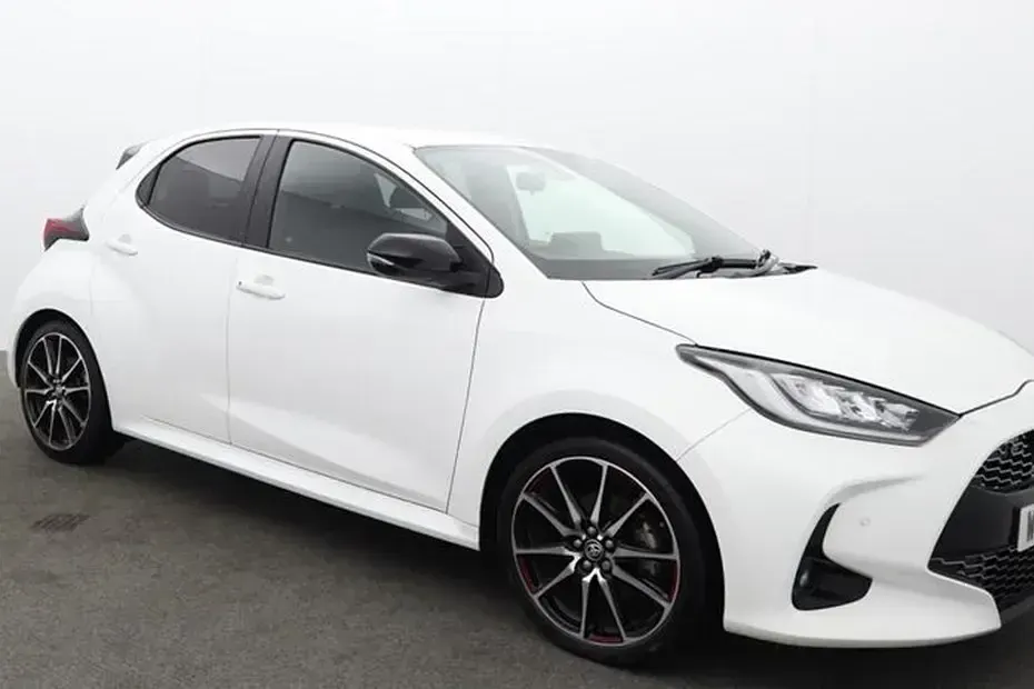 Used Toyota Yaris Sport 130 HP (95 kW) 2023 White Hatchback