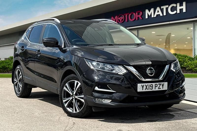 Black Used 2019 Nissan Qashqai N-Connecta SUV | £11,790 (Super price) - Image 1/4