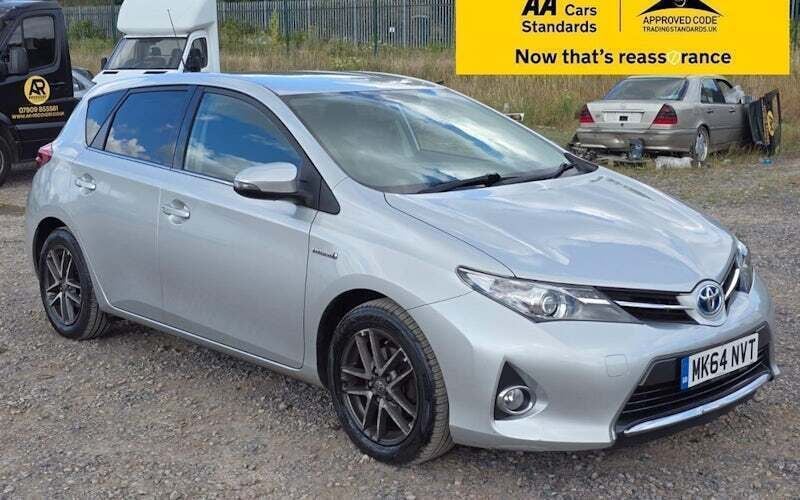 Silver Used 2014 Toyota Auris Hybrid Plus Hatchback | £7,980 (Fair price) - Image 1/4
