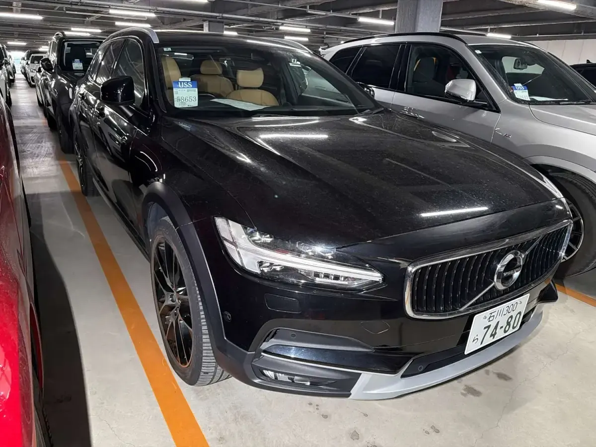 Used Volvo V90 CC Summum 2017 Black Estate