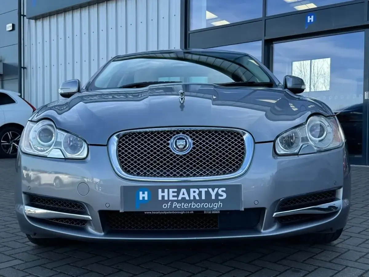 Begagnad Jaguar XF Supercharged 416 HK (305 kW) 2008 Grå Sedan