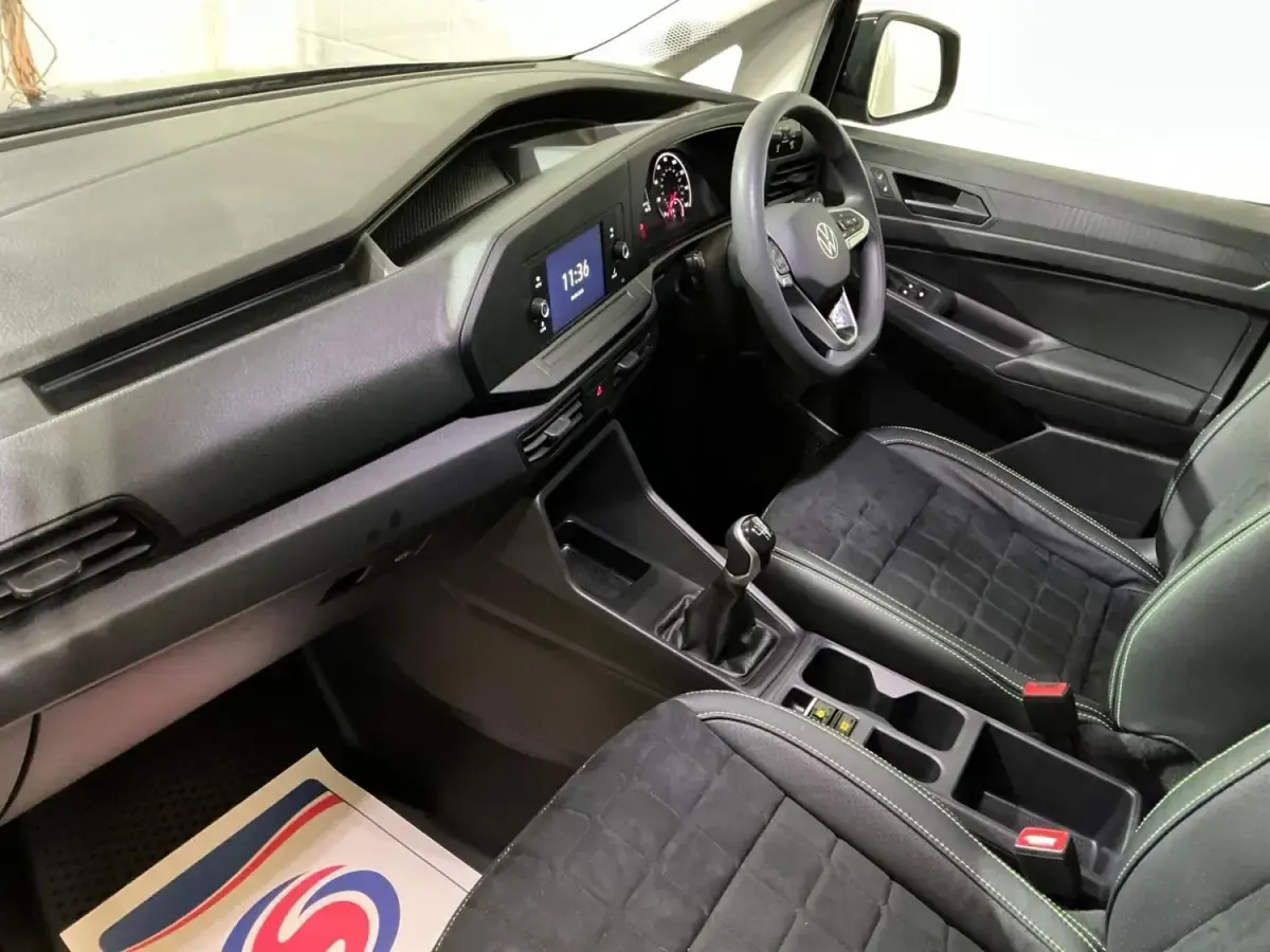 Używany VW Caddy Sportline 2024 Czarny Minivan