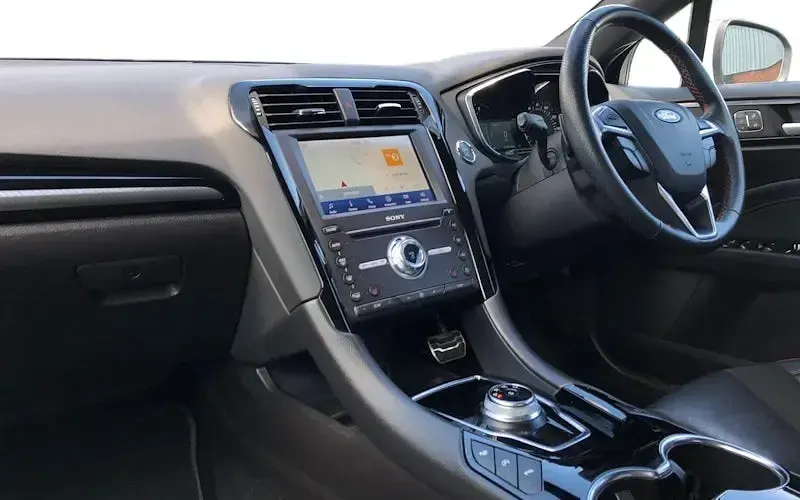 Used Ford Mondeo ST-Line 190 HP (139 kW) 2021 White Hatchback
