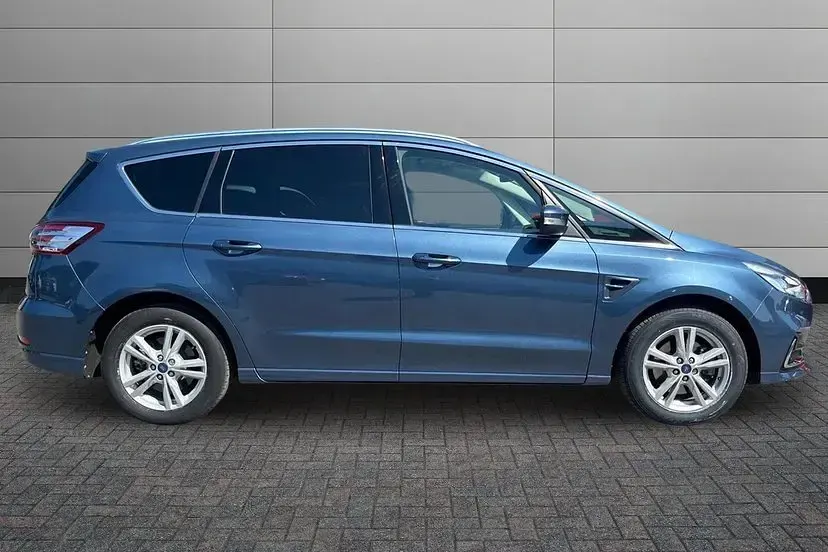Used Ford S-MAX Titanium 187 HP (137 kW) 2023 Blue MPV