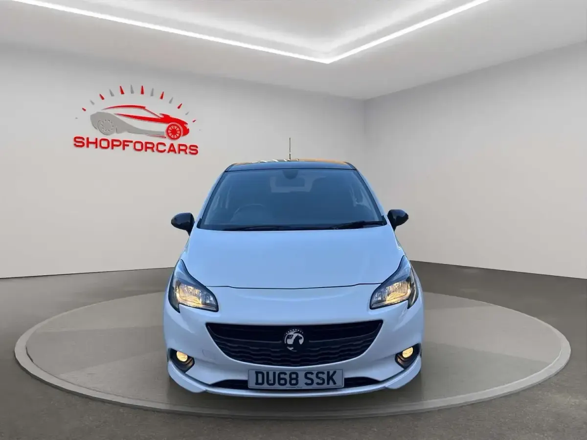 Used Vauxhall Corsa SRi 90 HP (66 kW) 2018 White Hatchback
