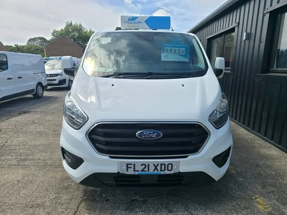 Used Ford Transit Custom Limited 130 HP (95 kW) 2021 White Van