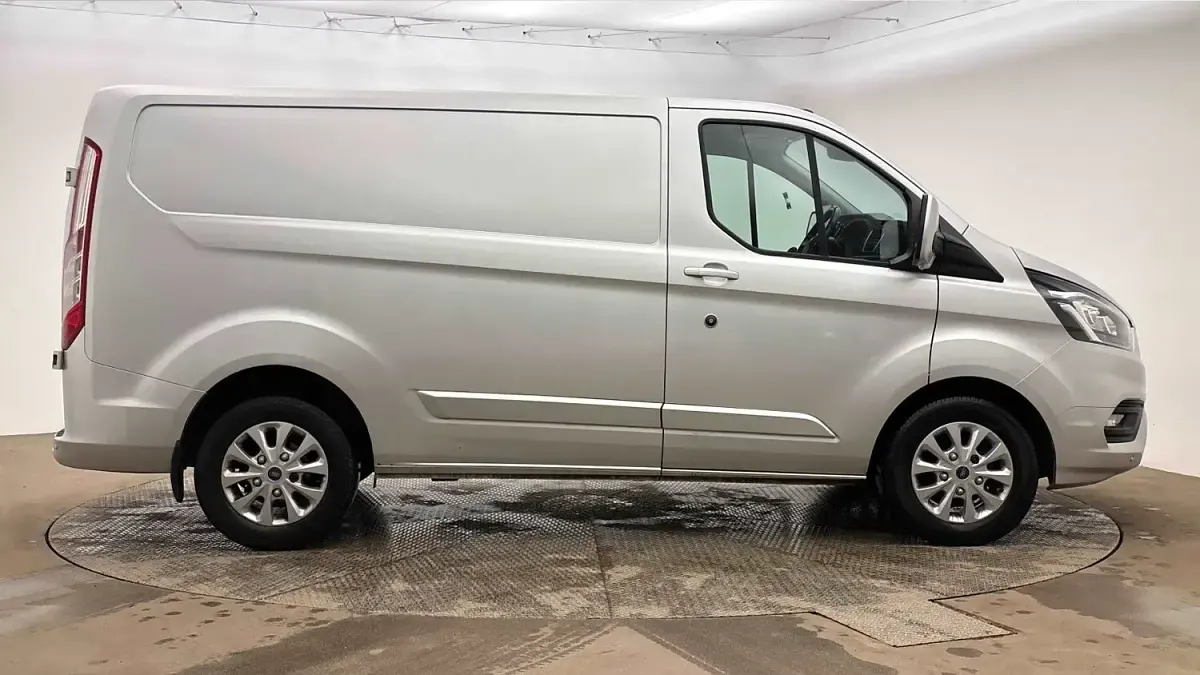 Used Ford Transit Custom Limited 130 HP (95 kW) 2019 Silver