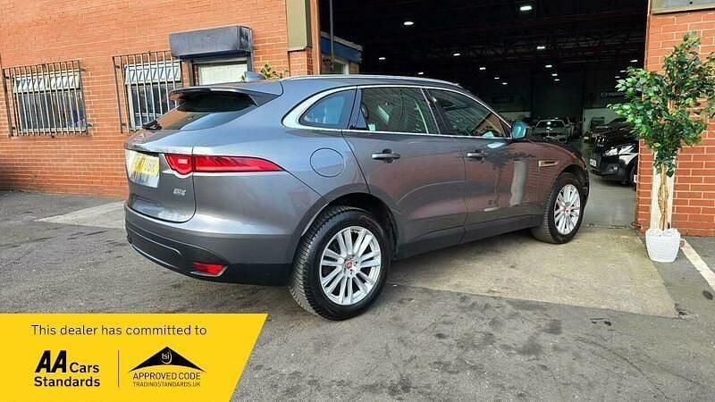 Used Jaguar F-Pace Portfolio 180 HP (132 kW) 2017 Grey SUV