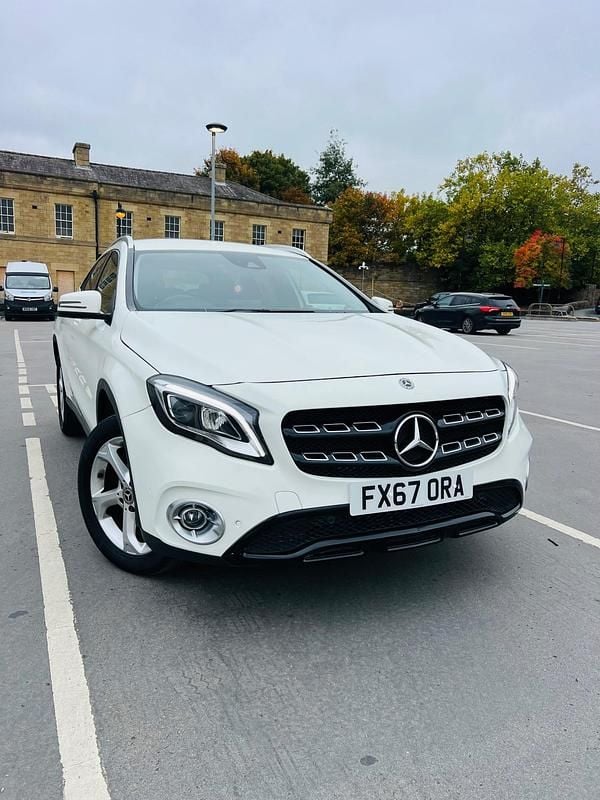 White Used 2017 Mercedes GLA200 Premium SUV | £10,700 (Good price) - Image 1/4