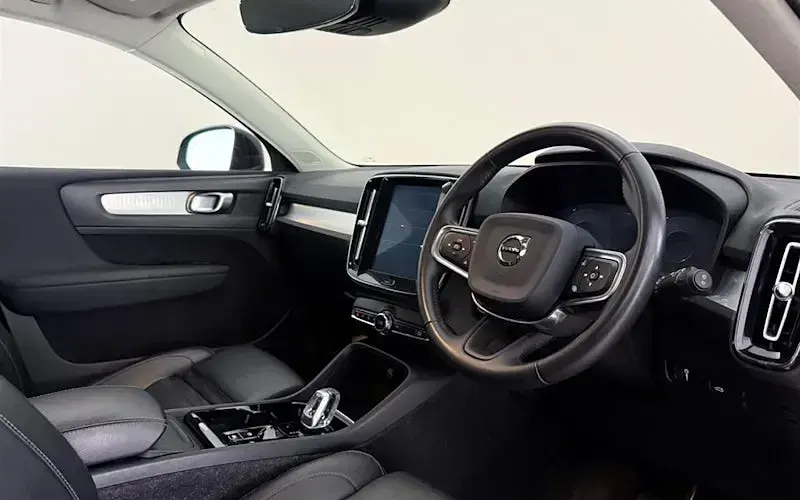 Used Volvo XC40 Inscription 163 HP (119 kW) 2020 Black SUV