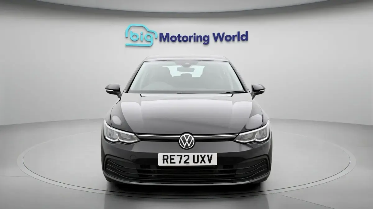 Używany VW Golf VIII S 2022 Czarny Hatchback