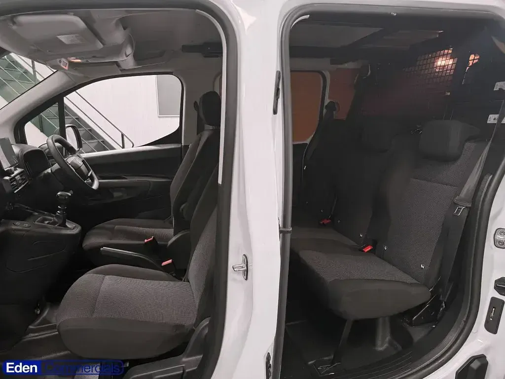 Used Vauxhall Combo S 100 HP (73 kW) 2024 White MPV