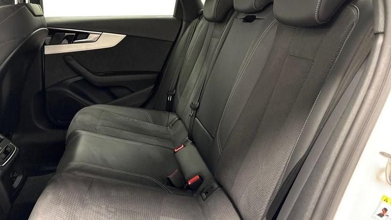 Used Audi A4 S-Line 150 HP (110 kW) 2022 White Sedan
