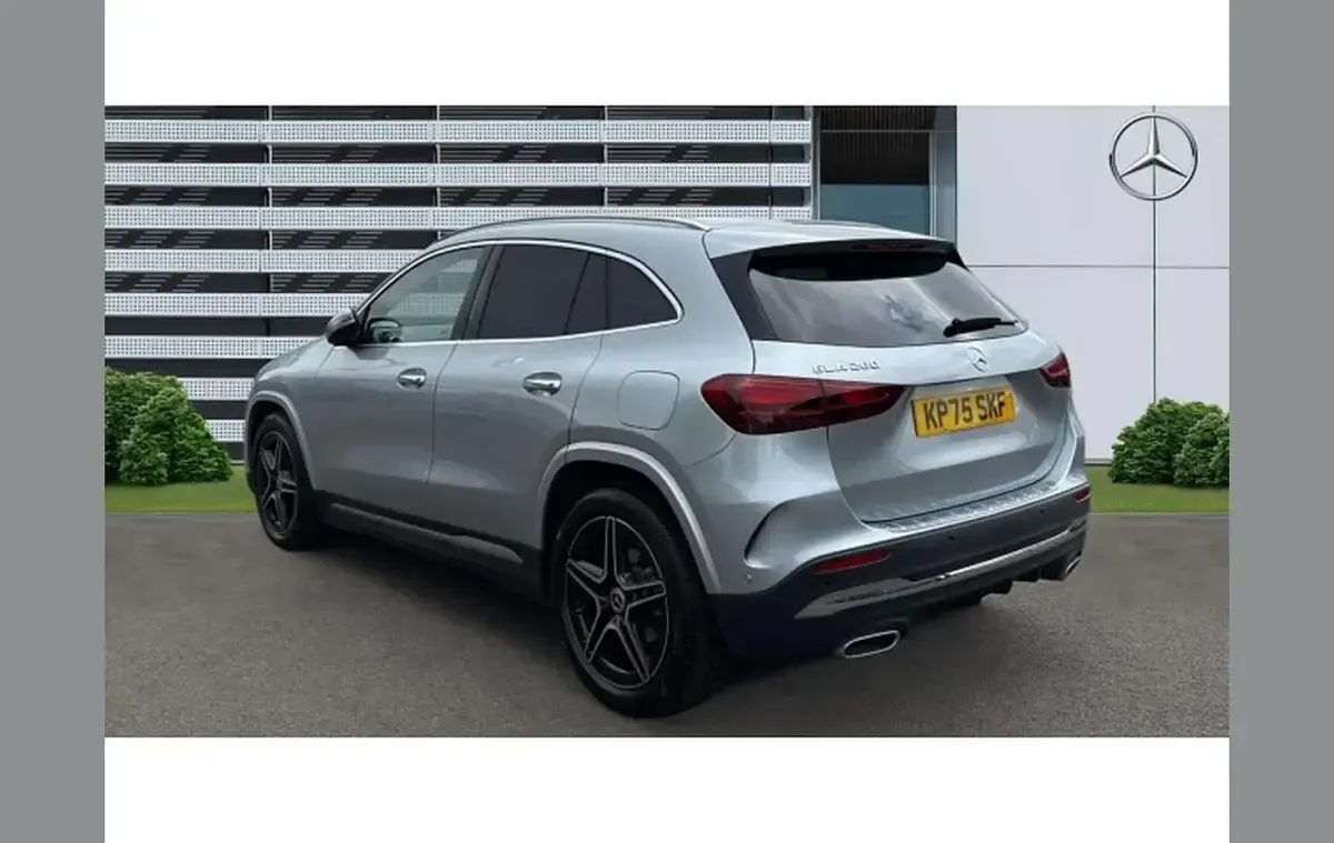 Used Mercedes GLA200 Executive 161 HP (118 kW) 2025 Silver SUV