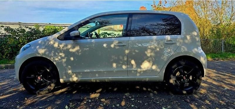 Used VW up! 65 HP (47 kW) 2024 White Hatchback