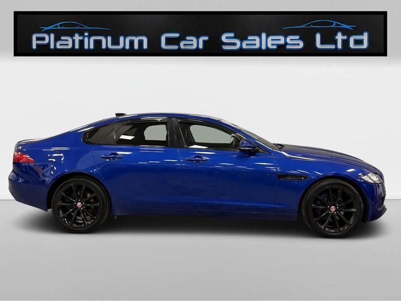 Usado Jaguar XF Portfolio 180 HP (132 kW) 2017 Azul Sedan