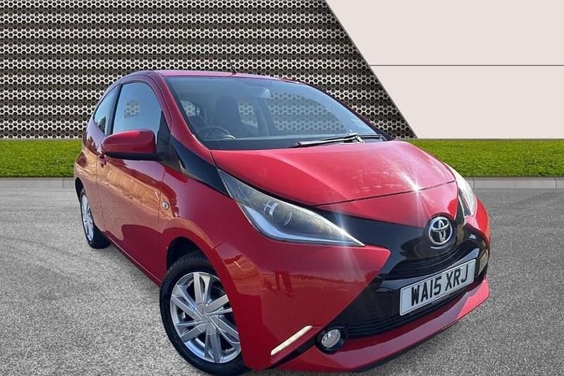 Red Used 2015 Toyota Aygo x-press Hatchback | £4,495 (Good price) - Image 1/1