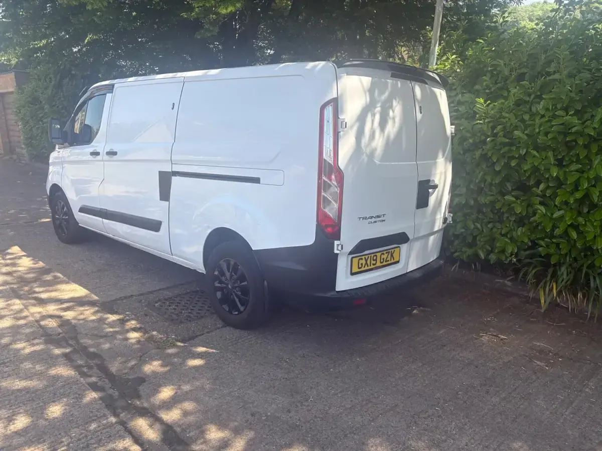 Used Ford Transit Custom S 105 HP (77 kW) 2019 White Van