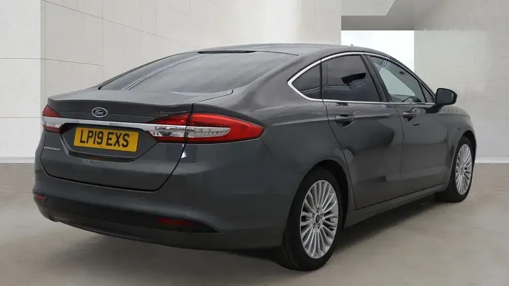 Used Ford Mondeo Titanium 187 HP (137 kW) 2019 Grey Sedan