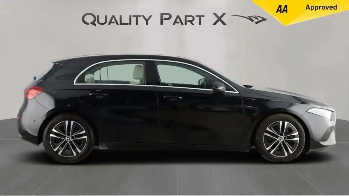 Begagnad Mercedes A150 Executive 2023 Svart Halvkombi