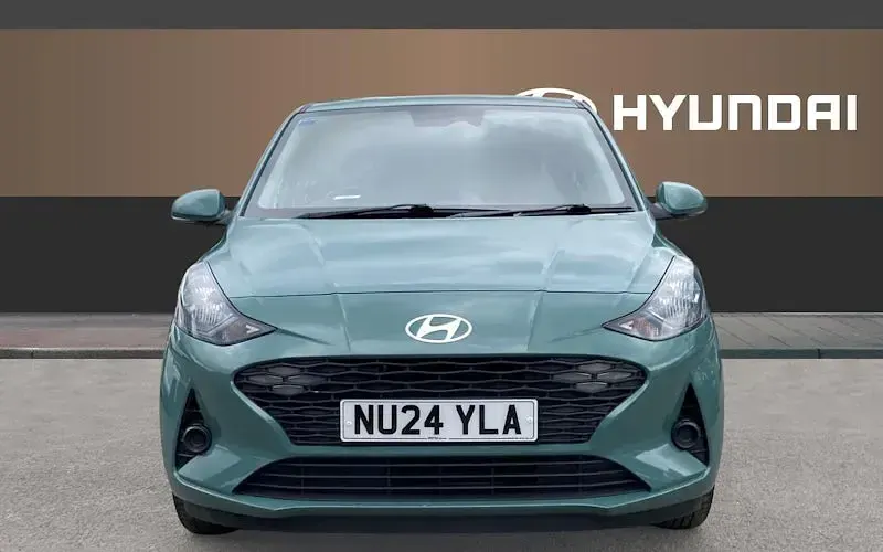 Used Hyundai i10 Advanced 67 HP (49 kW) 2024 Green Hatchback