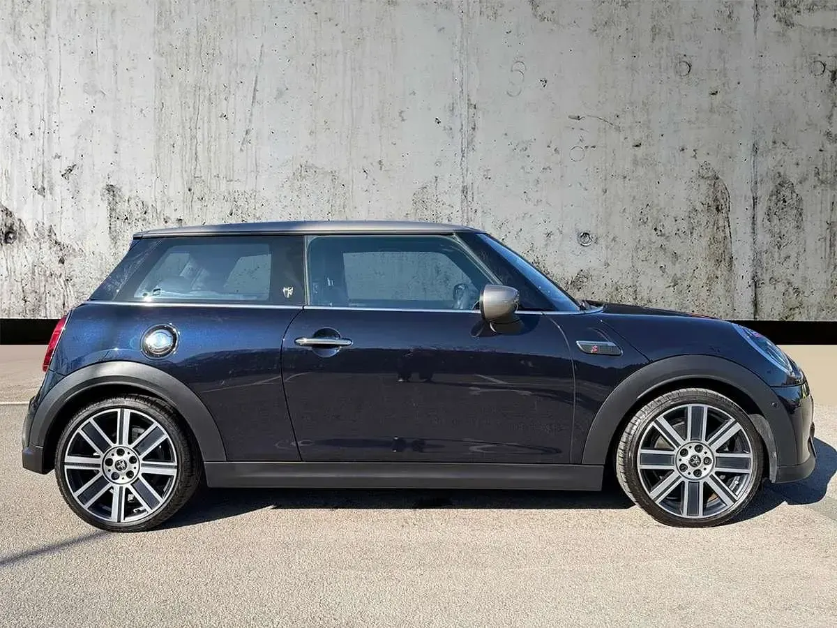Begagnad Mini Cooper S Exclusive 176 HK (129 kW) 2023 Svart Halvkombi