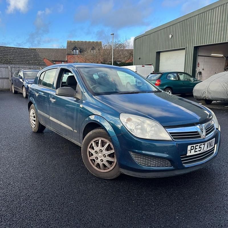 Turquoise Used 2007 Vauxhall Astra Hatchback | £500 (Fair price) - Image 1/4