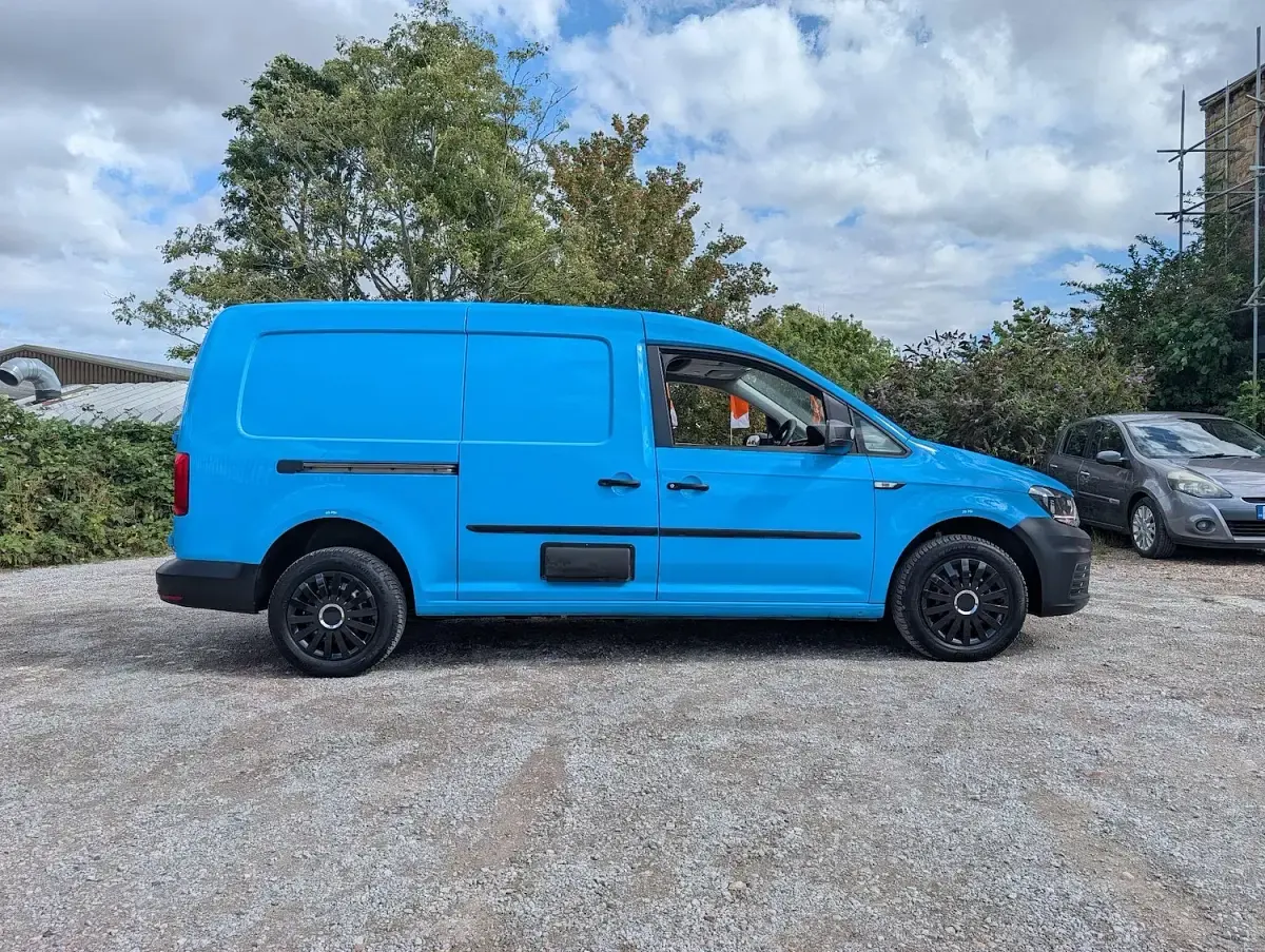 Used VW Caddy Maxi Startline 102 HP (75 kW) 2016 Blue MPV
