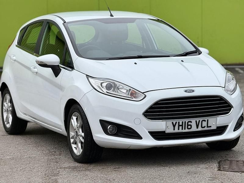 Used Ford Fiesta Zetec 2016 White Hatchback