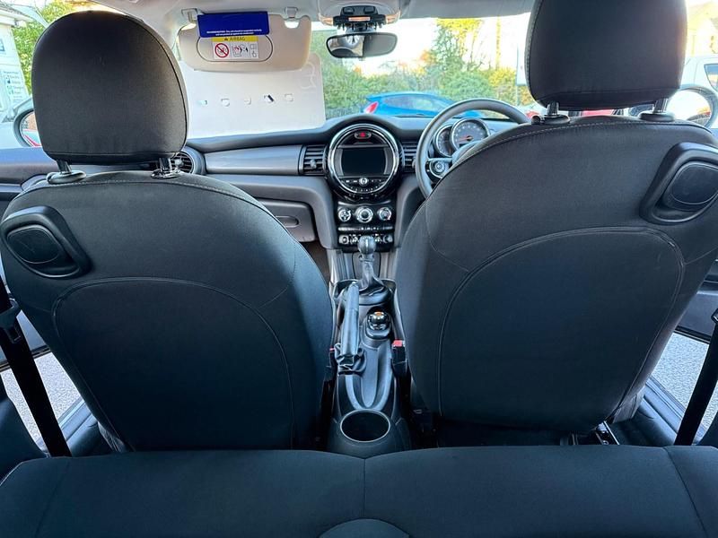 Usado Mini Cooper Classic 136 HP (100 kW) 2019 Preto Citadino