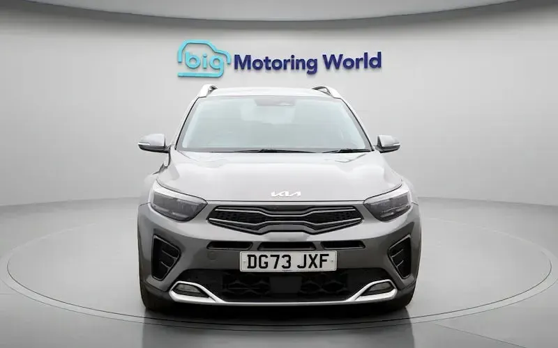 Usado Kia Stonic GT-Line 101 HP (74 kW) 2023 Cinzento SUV
