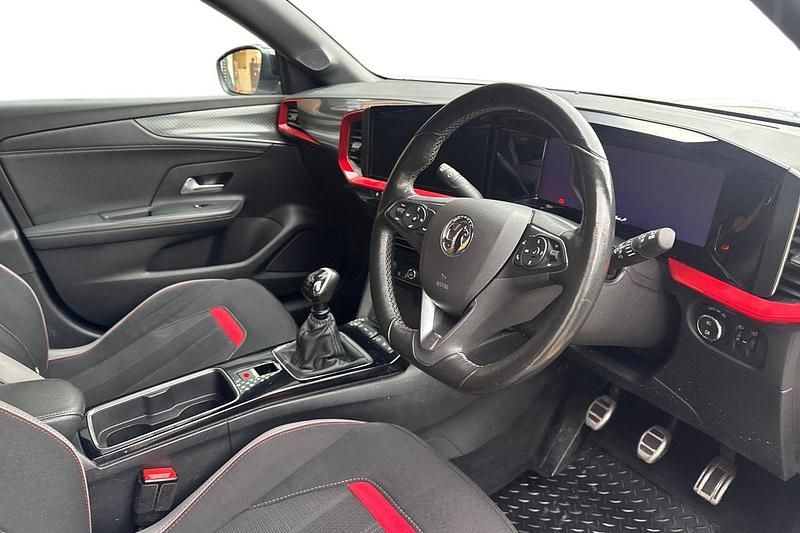 Used Vauxhall Mokka SRi 130 HP (95 kW) 2022 White SUV