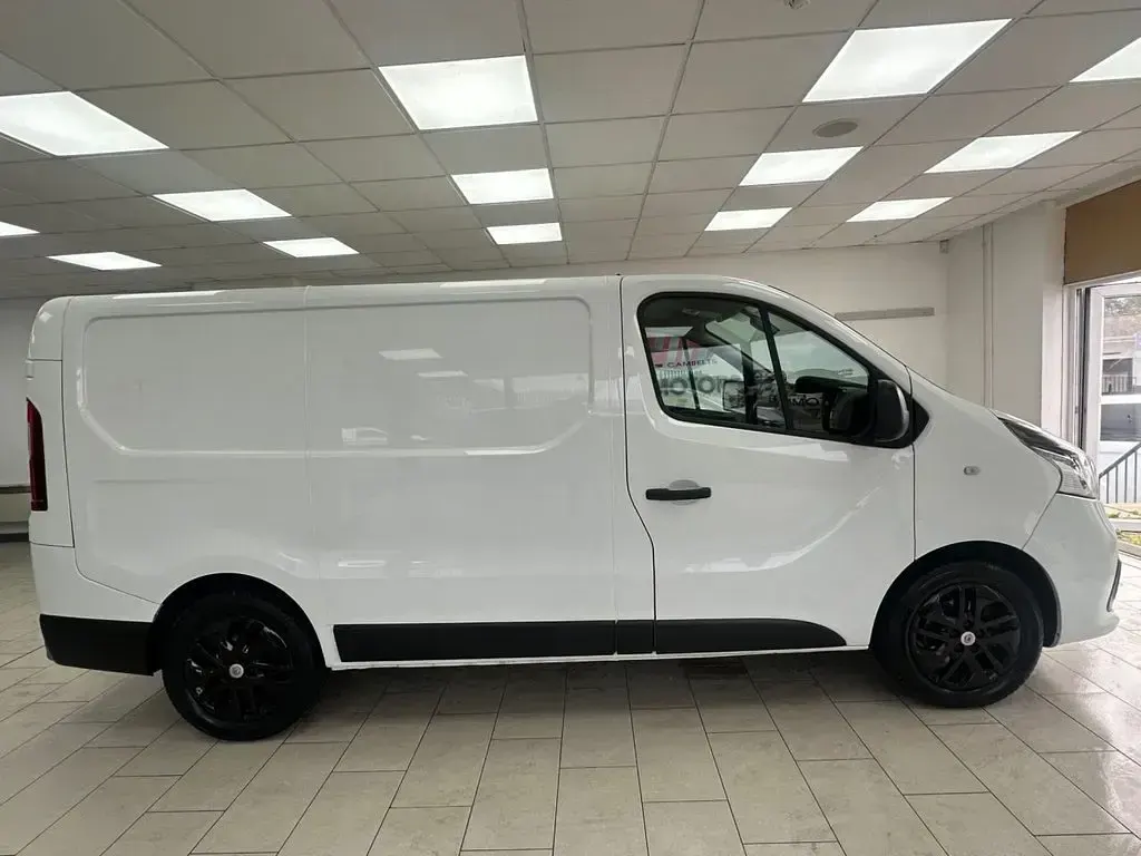 Used Renault Trafic 2016 White MPV