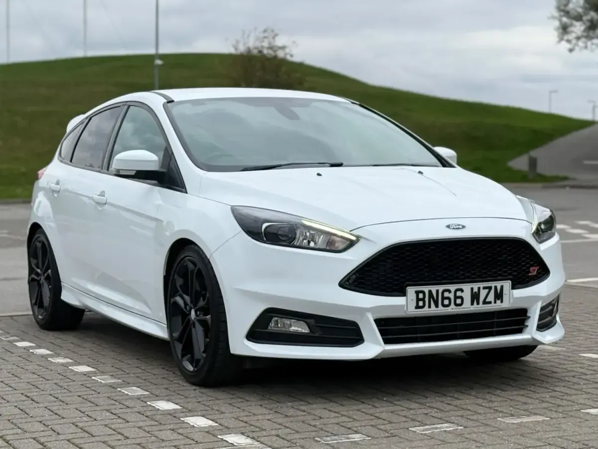 Usado Ford Focus ST 2016 Branco Citadino