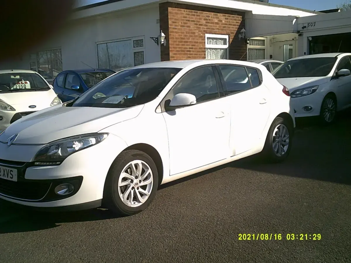 Used Renault Mégane III Dynamique 110 HP (80 kW) 2012 White Hatchback