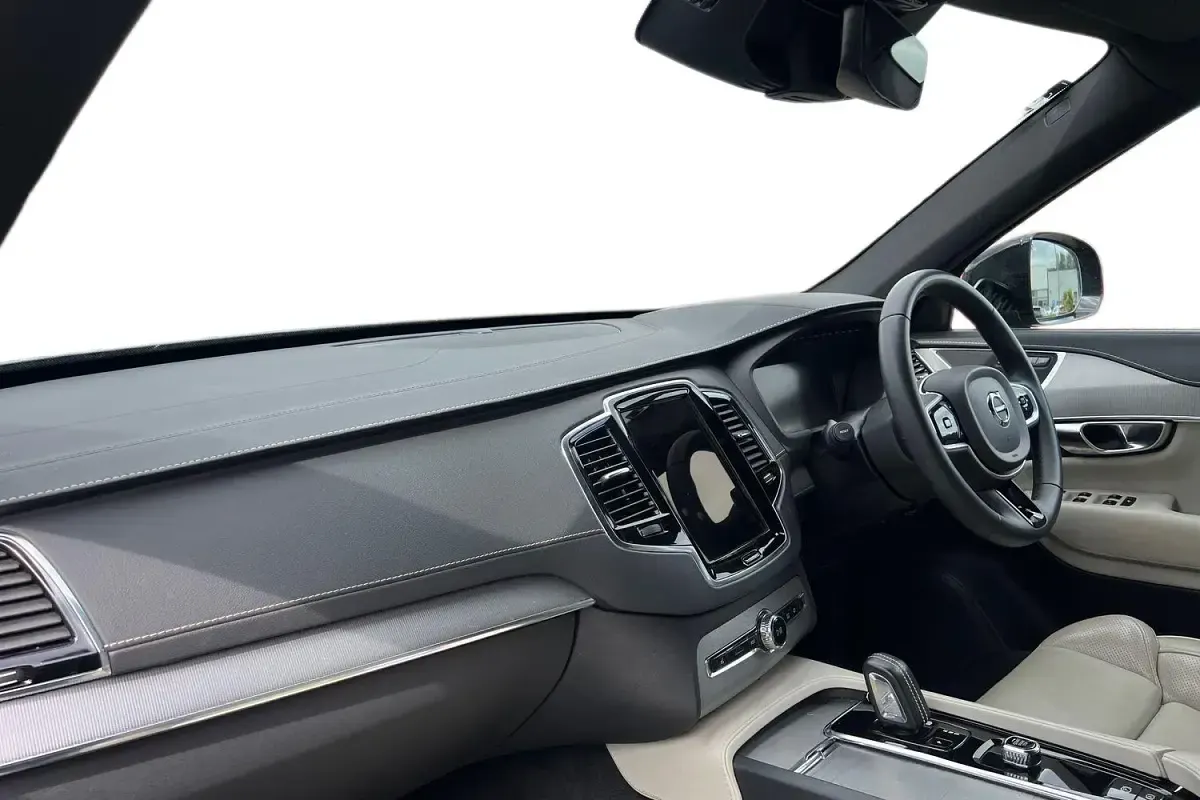 Used Volvo XC90 R-Design 235 HP (172 kW) 2022 Onyx black SUV