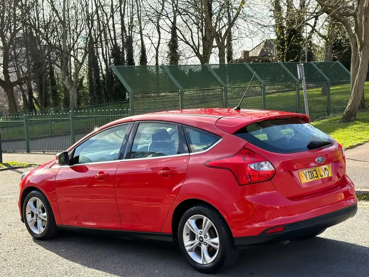 Używany Ford Focus Zetec 2013 Czerwony Hatchback