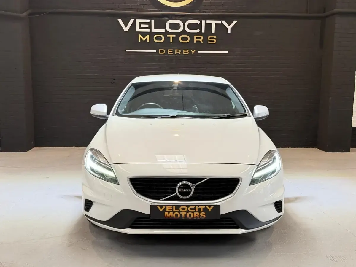 Used Volvo V40 R-Design 2017 White Hatchback