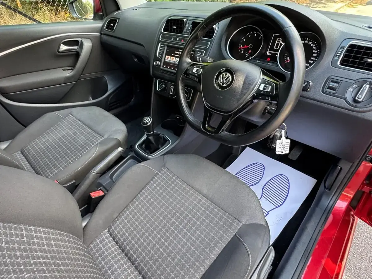 Used VW Polo SEL 2014 Red Hatchback