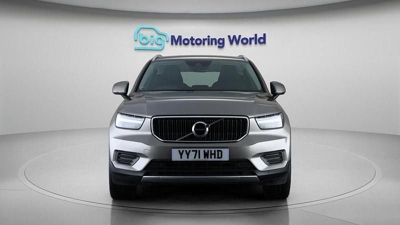 Used Volvo XC40 Momentum 163 HP (119 kW) 2022 Grey SUV