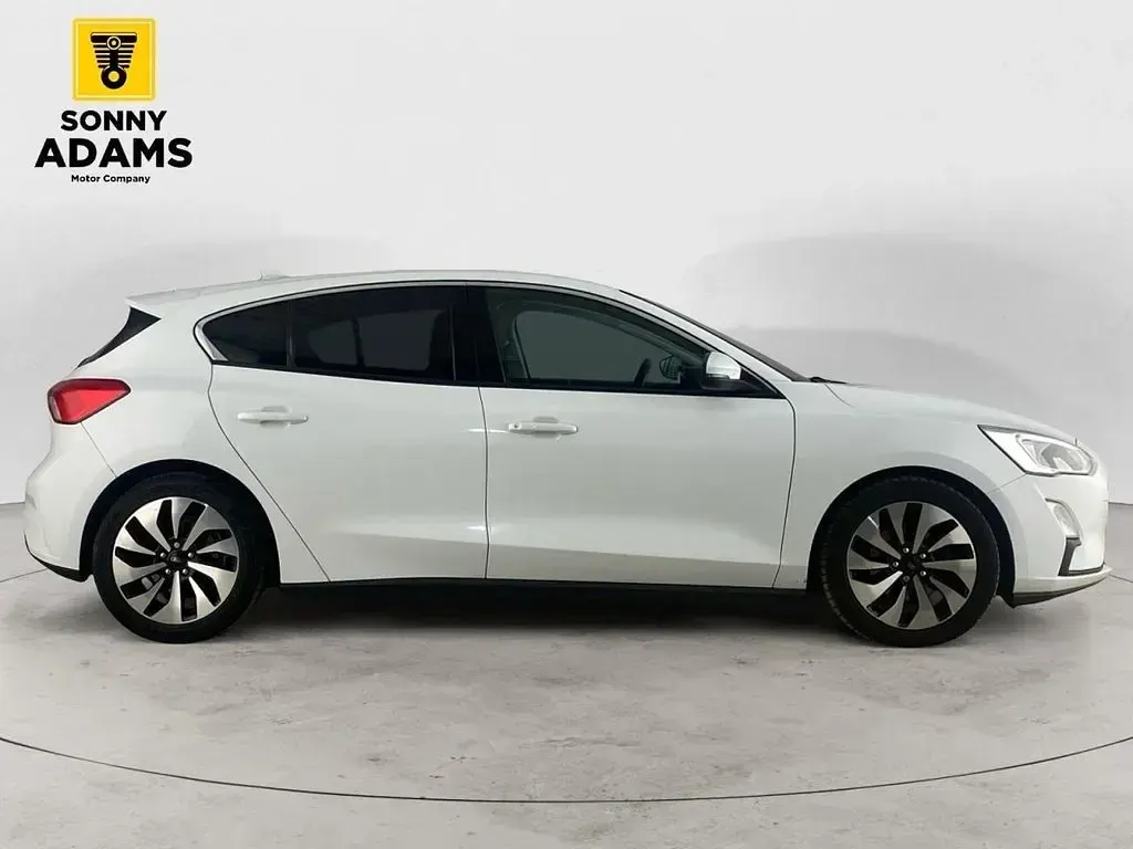 Used Ford Focus Zetec 100 HP (73 kW) 2018 White Hatchback