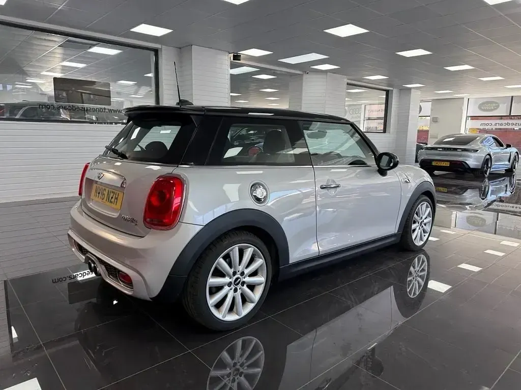 Usado Mini Cooper S Hatch 2016 Plateado Utilitario