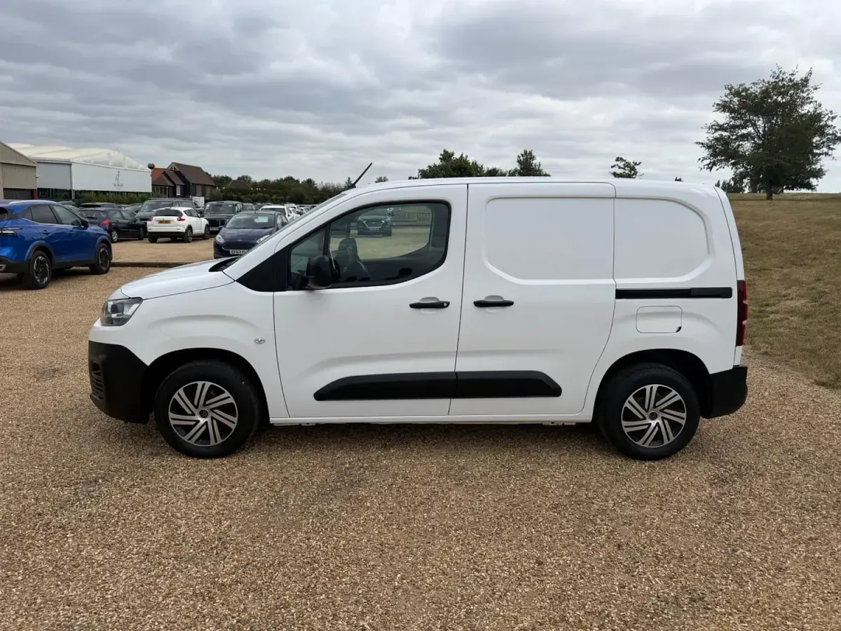Used Citroën Berlingo 75 HP (55 kW) 2021 White MPV