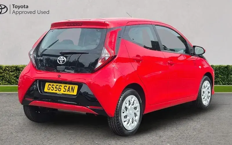 Used Toyota Aygo X-play 72 HP (52 kW) 2020 Red pop Hatchback