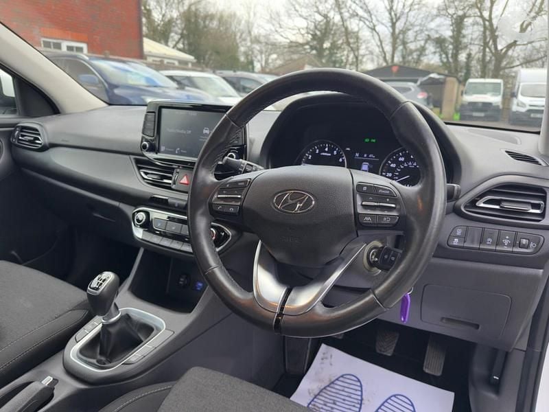 Used Hyundai i30 SE 2022 White Hatchback