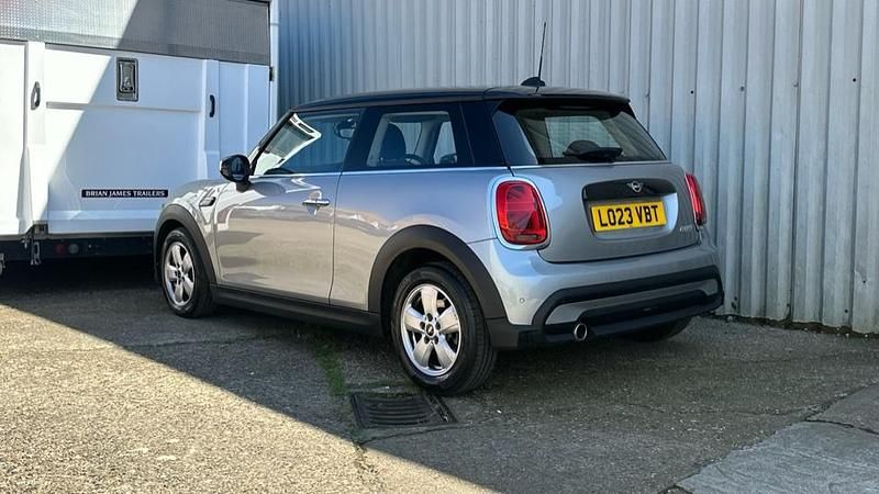Begagnad Mini Cooper Classic 134 HK (98 kW) 2023 Silver Halvkombi