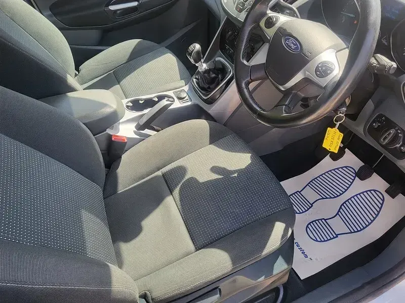 Used Ford C-MAX Zetec 120 HP (88 kW) 2015 White MPV